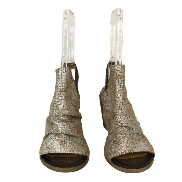 Unity In Diversity Womens Size 39 Metallic Fretia Block Heel Sandal - Picture 2 of 6